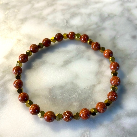 Sunstone & gold hematite bracelet in size 7” - Picture 1 of 5